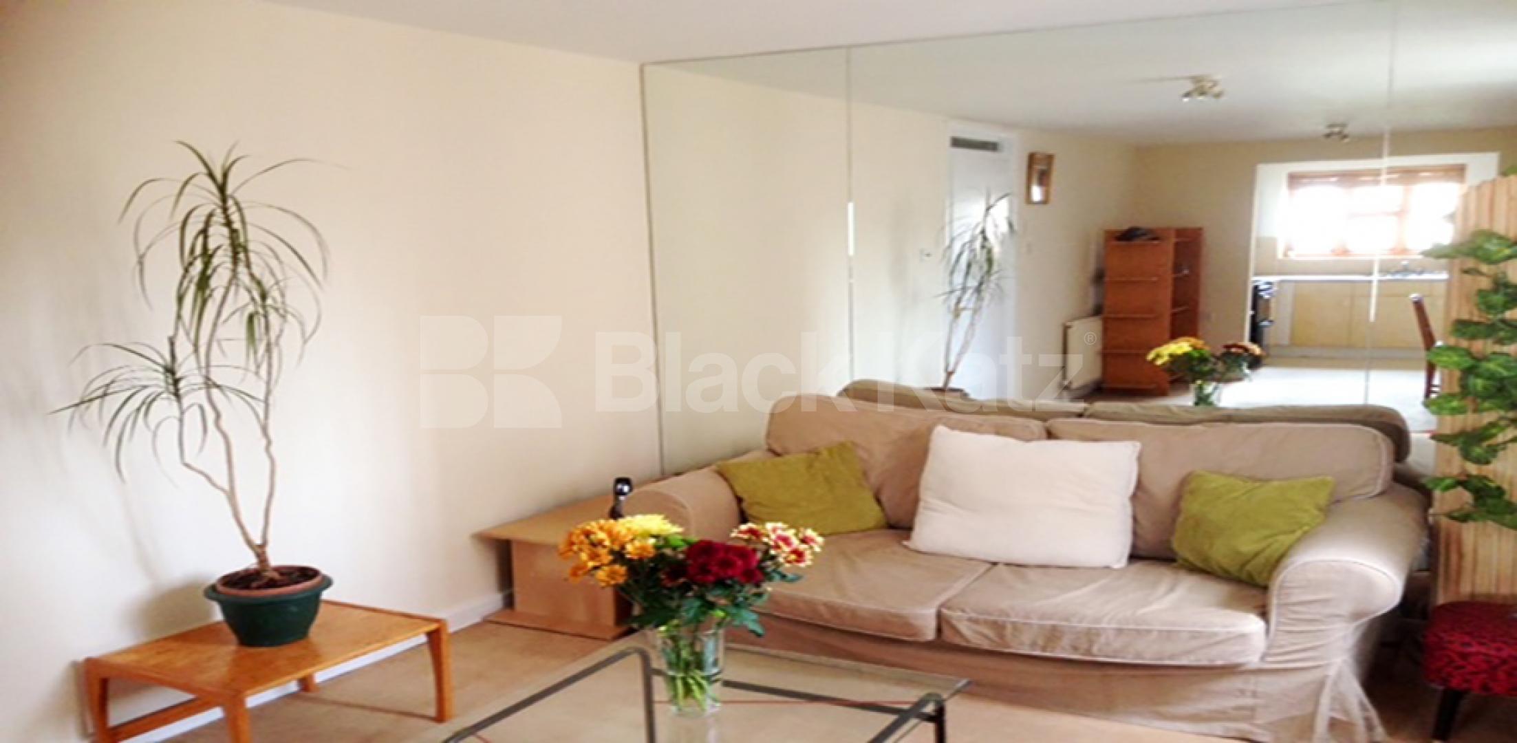 			UNDER OFFER , 1 Bedroom, 1 bath, 1 reception Flat			 Gainsborough Court, Lime Grove, Shepherds Bush